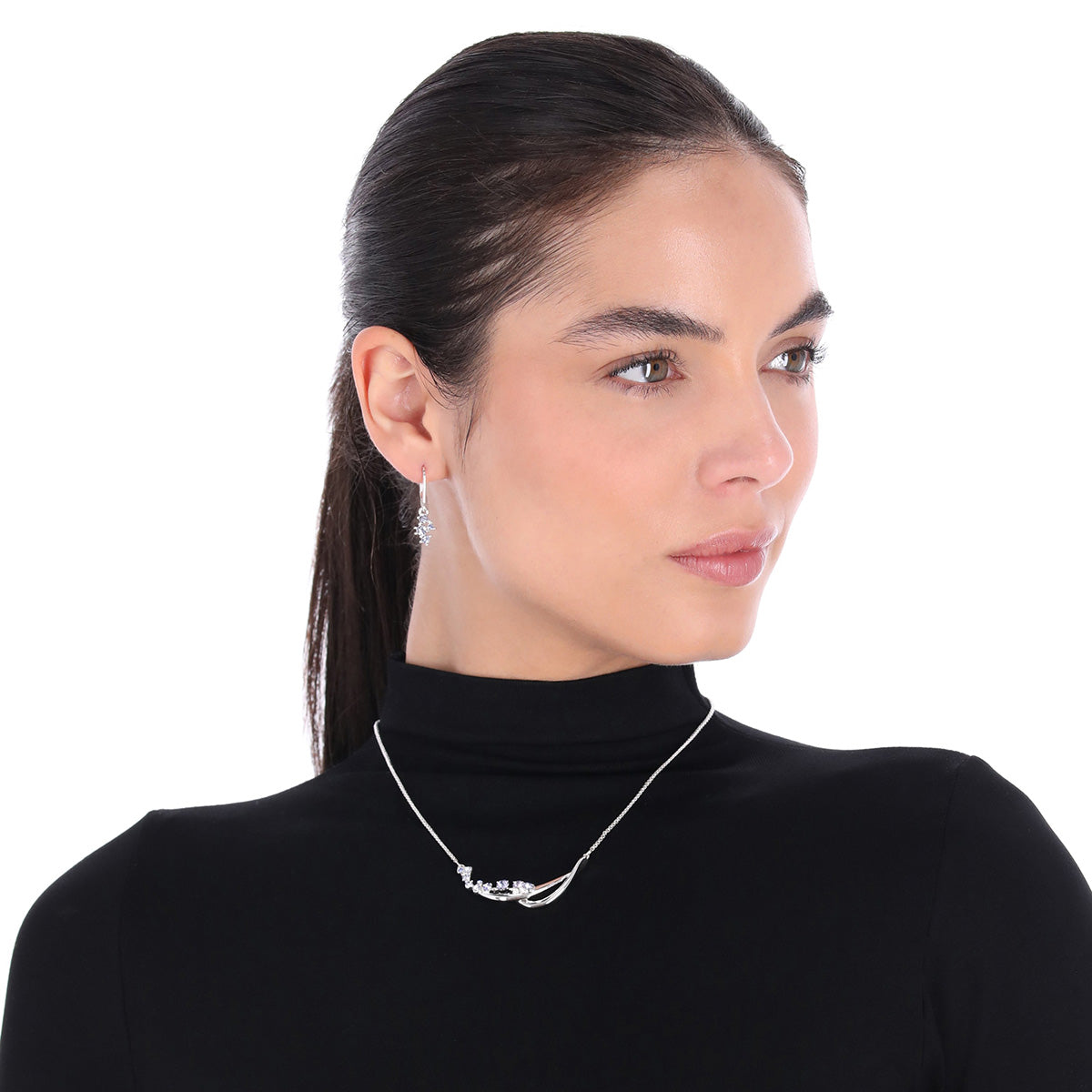 BOX SET COLLAR ANNE KLEIN COLOR PLATEADO FORMA ASIMETRICO 01B01292