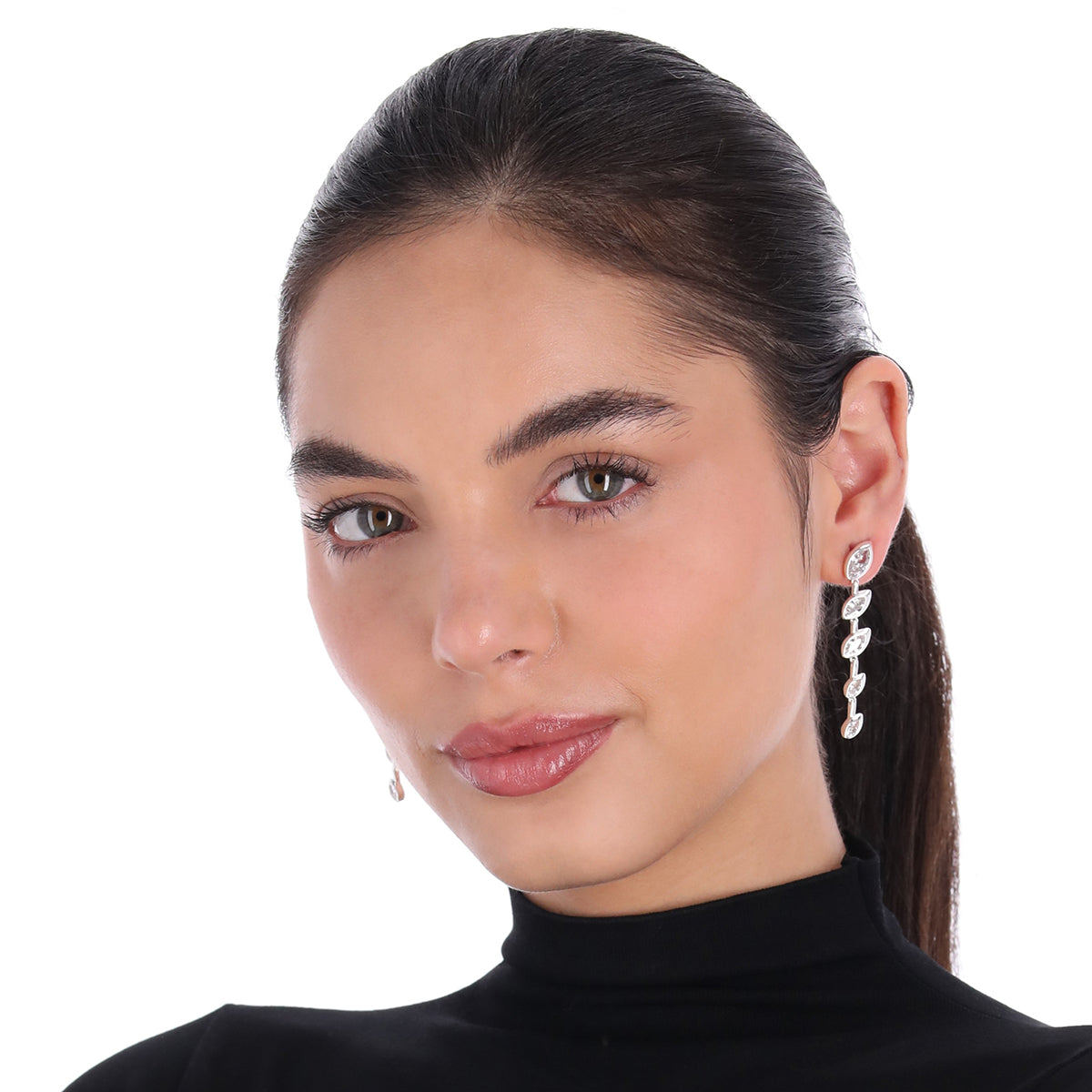 ARETES ANNE KLEIN COLOR PLATEADO FORMA ASIMETRICO 01G01209