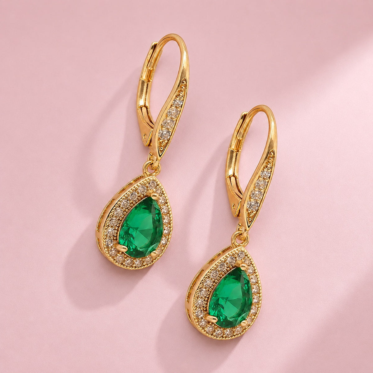 ARETES ANNE KLEIN ALEACION DE METALES COLOR DORADO FORMA GOTA 01G01420