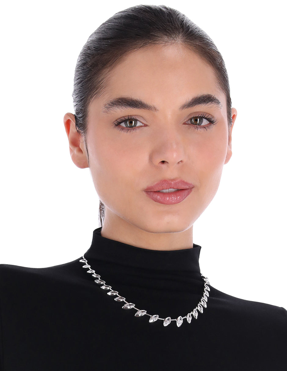 COLLAR ANNE KLEIN COLOR PLATEADO FORMA GOTA 01N00606