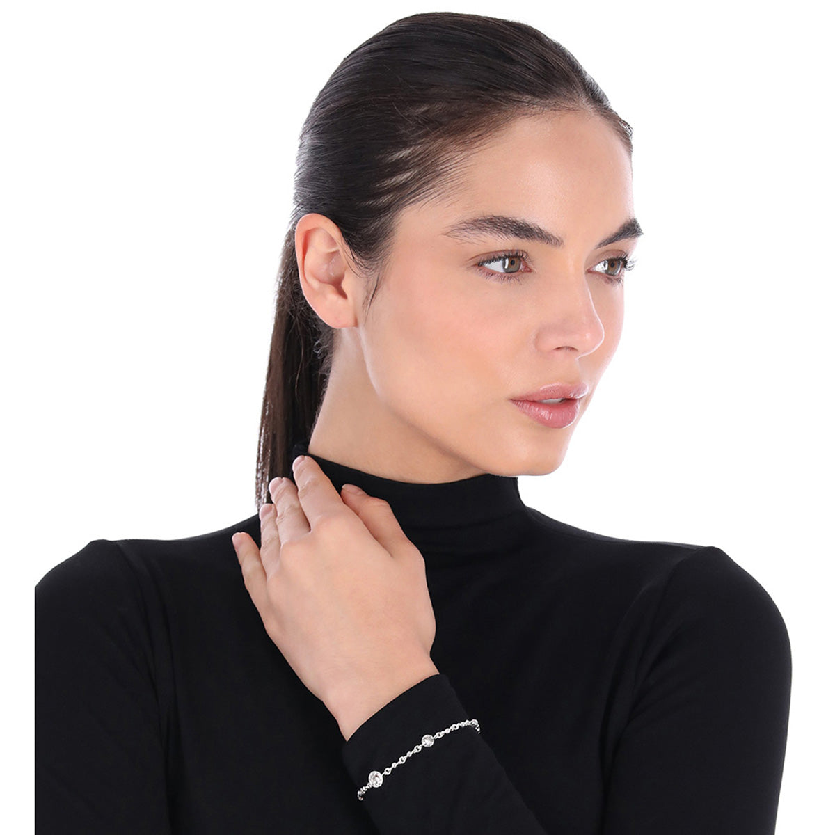 PULSERA DKNY COLOR PLATEADO FORMA CIRCULAR 04B00349