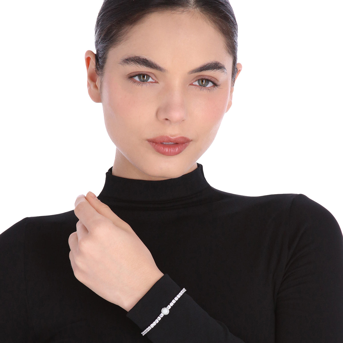PULSERA COLOR PLATEADO, GIVENCHY, FORMA CIRCULAR TIPO AJUSTABLE DE PERLAS DE ACRÃLICO COLOR BLANCO, CIERRE TIPO AJUSTABLE, FAMILIA SHIMMER AND SHINE, CONTENIDO 1 PULSERA