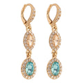 ARETES COLOR DORADO, GIVENCHY, FORMA OVALADA TIPO COLGANTE LARGO DE CRISTALES COLOR MULTICOLOR, CIERRE TIPO GANCHO FRANCÃ‰S, FAMILIA SWEET ESCAPE, CONTENIDO 1 PAR DE ARETES