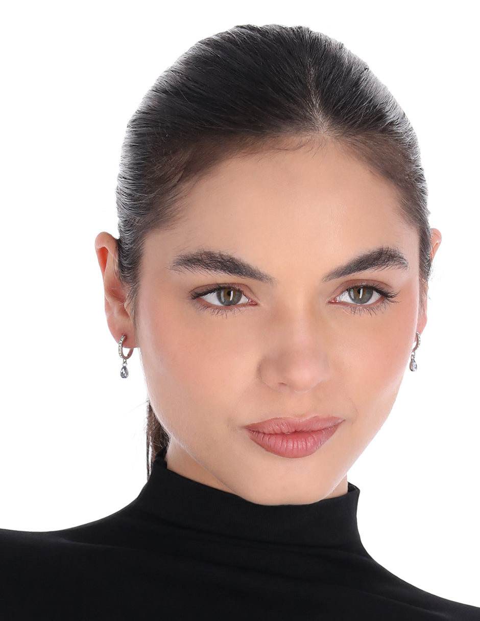 ARETES GIVENCHY LATÃ“N COLOR PLATEADO FORMA PERA 07G01061