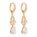 ARETES COLOR DORADO, GIVENCHY, FORMA HOJA TIPO COLGANTE LARGO DE CRISTALES COLOR TRANSPARENTE, CIERRE TIPO GANCHO FRANCÃ‰S, FAMILIA CRYSTALIZED GARDEN, CONTENIDO 1 PAR DE ARETES