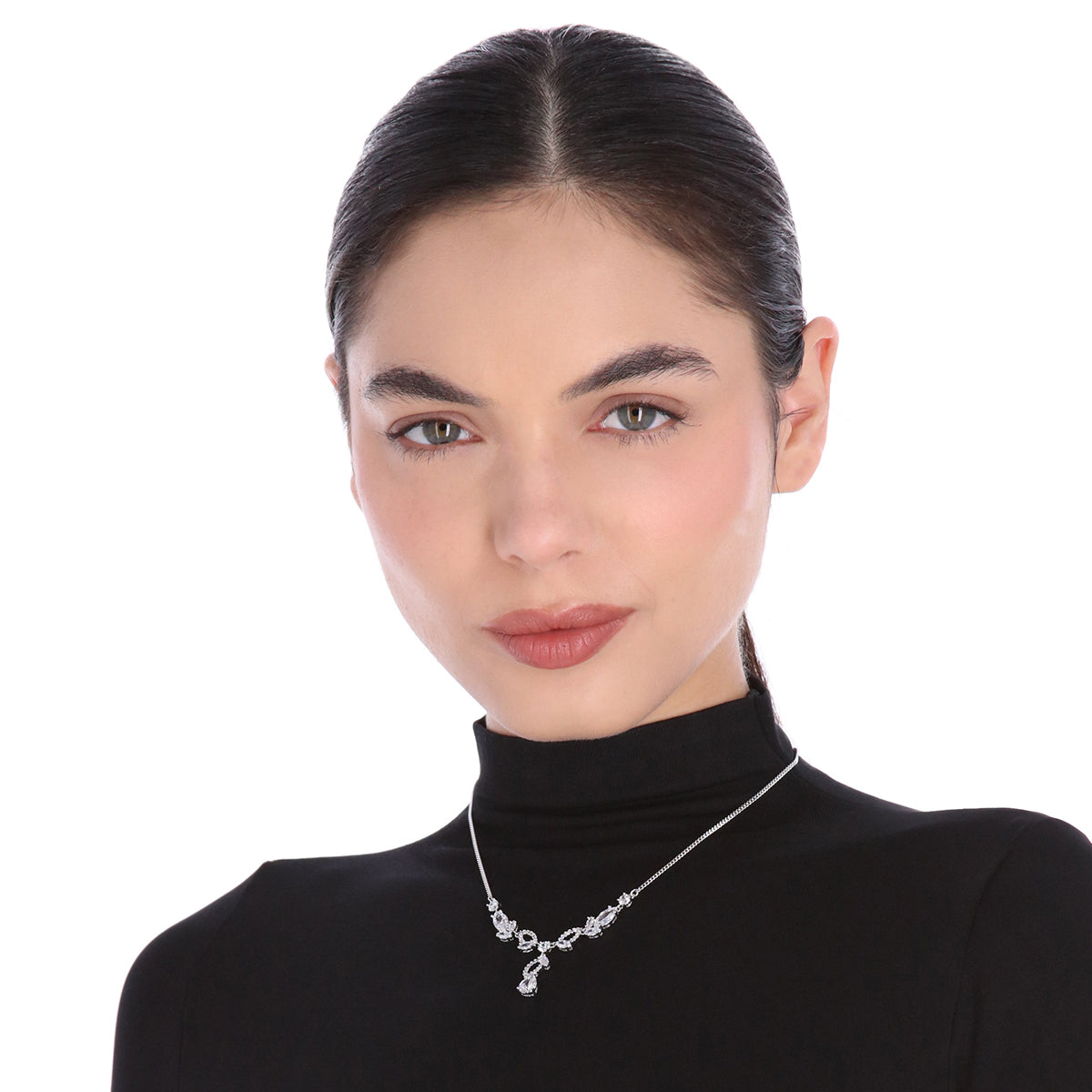 COLLAR COLOR PLATEADO, GIVENCHY, FORMA VARIOS TIPO CORBATÃN DE CRISTALES COLOR TRANSPARENTE, CIERRE TIPO PRESIÃ“N, FAMILIA CRYSTALIZED GARDEN, CONTENIDO 1 COLLAR