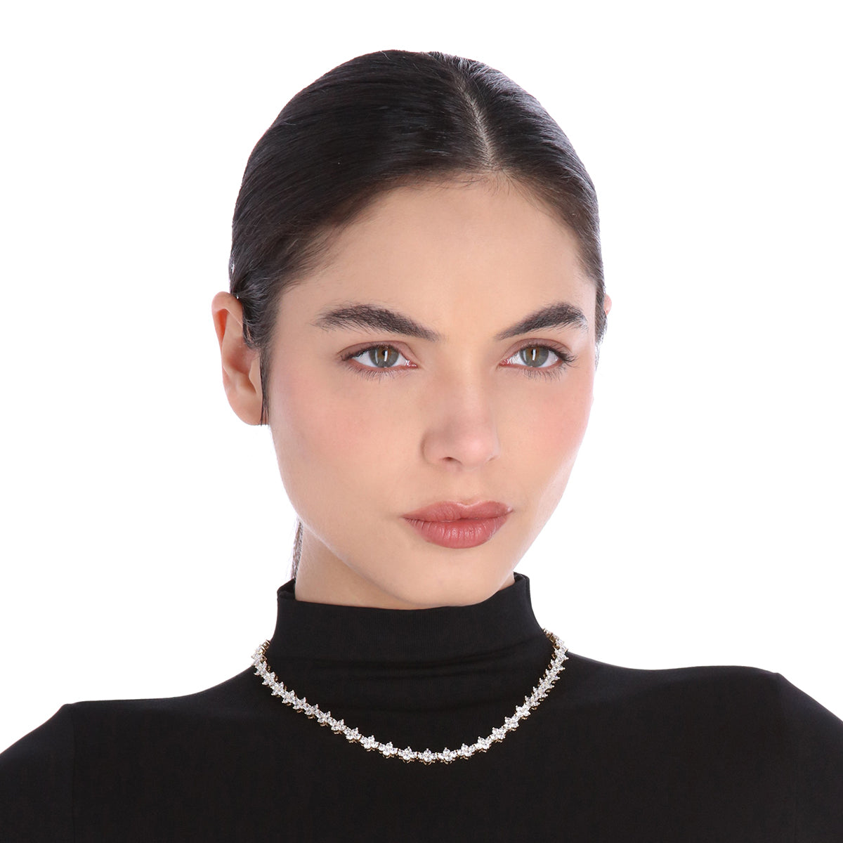 COLLAR COLOR DORADO, GIVENCHY, FORMA CIRCULAR TIPO CORTO DE CRISTALES COLOR TRANSPARENTE, CIERRE TIPO PRESIÃ“N, FAMILIA CRYSTALIZED GARDEN, CONTENIDO 1 COLLAR