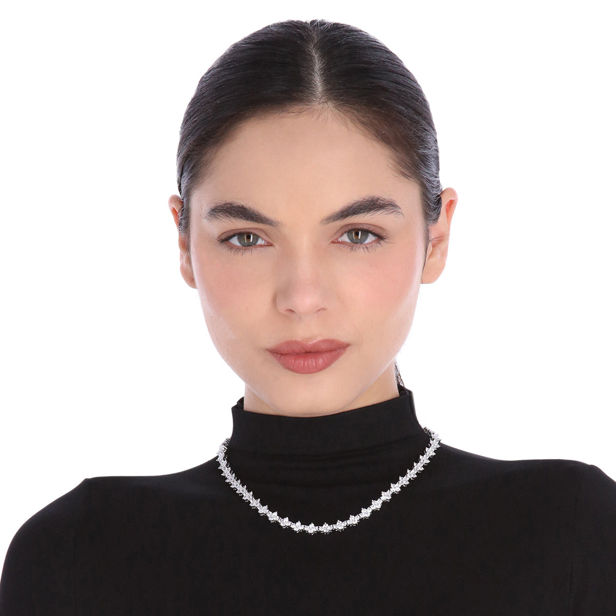 COLLAR COLOR PLATEADO, GIVENCHY, FORMA CIRCULAR TIPO CORTO DE CRISTALES COLOR TRANSPARENTE, CIERRE TIPO PRESIÃ“N, FAMILIA CRYSTALIZED GARDEN, CONTENIDO 1 COLLAR