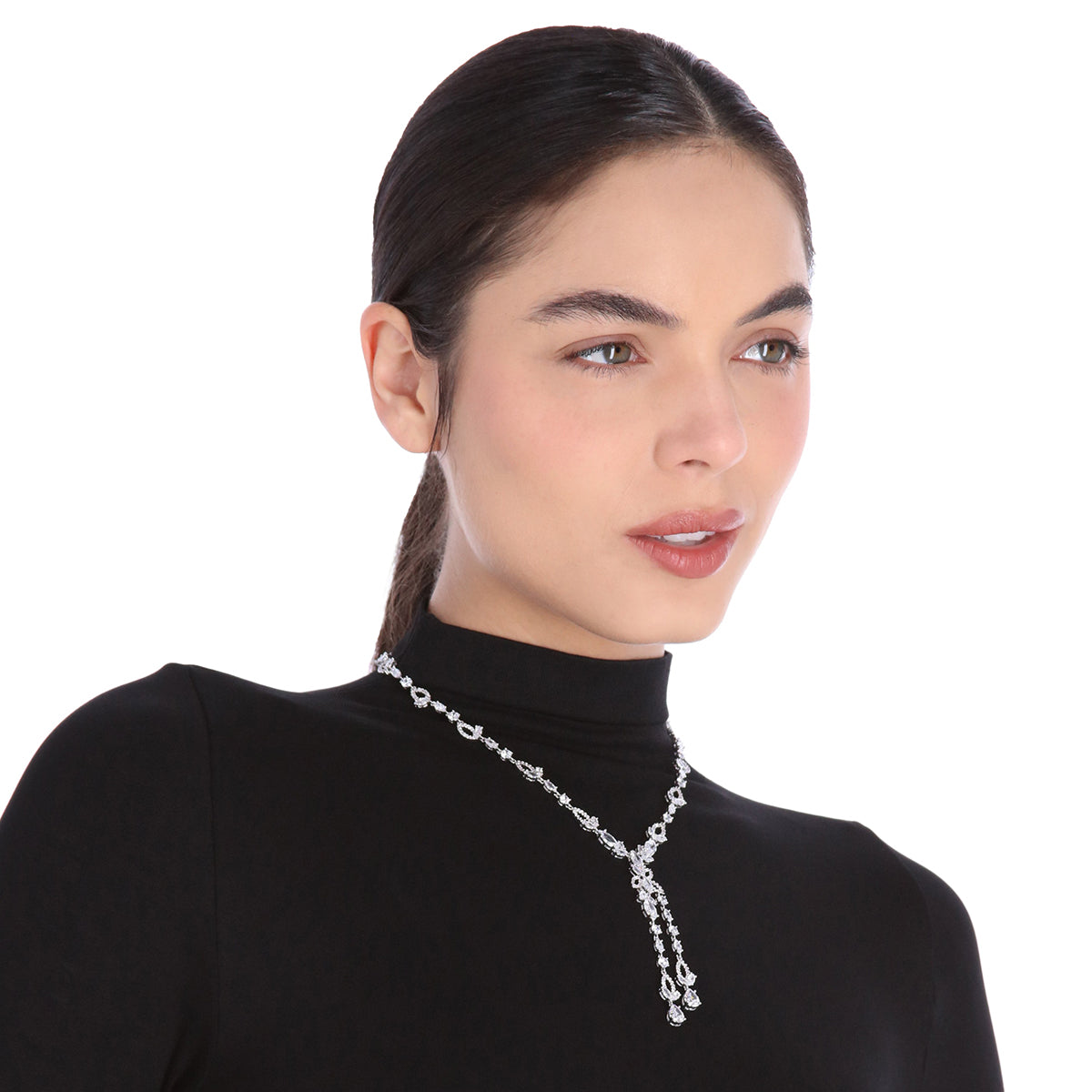 COLLAR COLOR PLATEADO, GIVENCHY, FORMA VARIOS TIPO CORBATÃN DE CRISTALES COLOR TRANSPARENTE, CIERRE TIPO PRESIÃ“N, FAMILIA CRYSTALIZED GARDEN, CONTENIDO 1 COLLAR