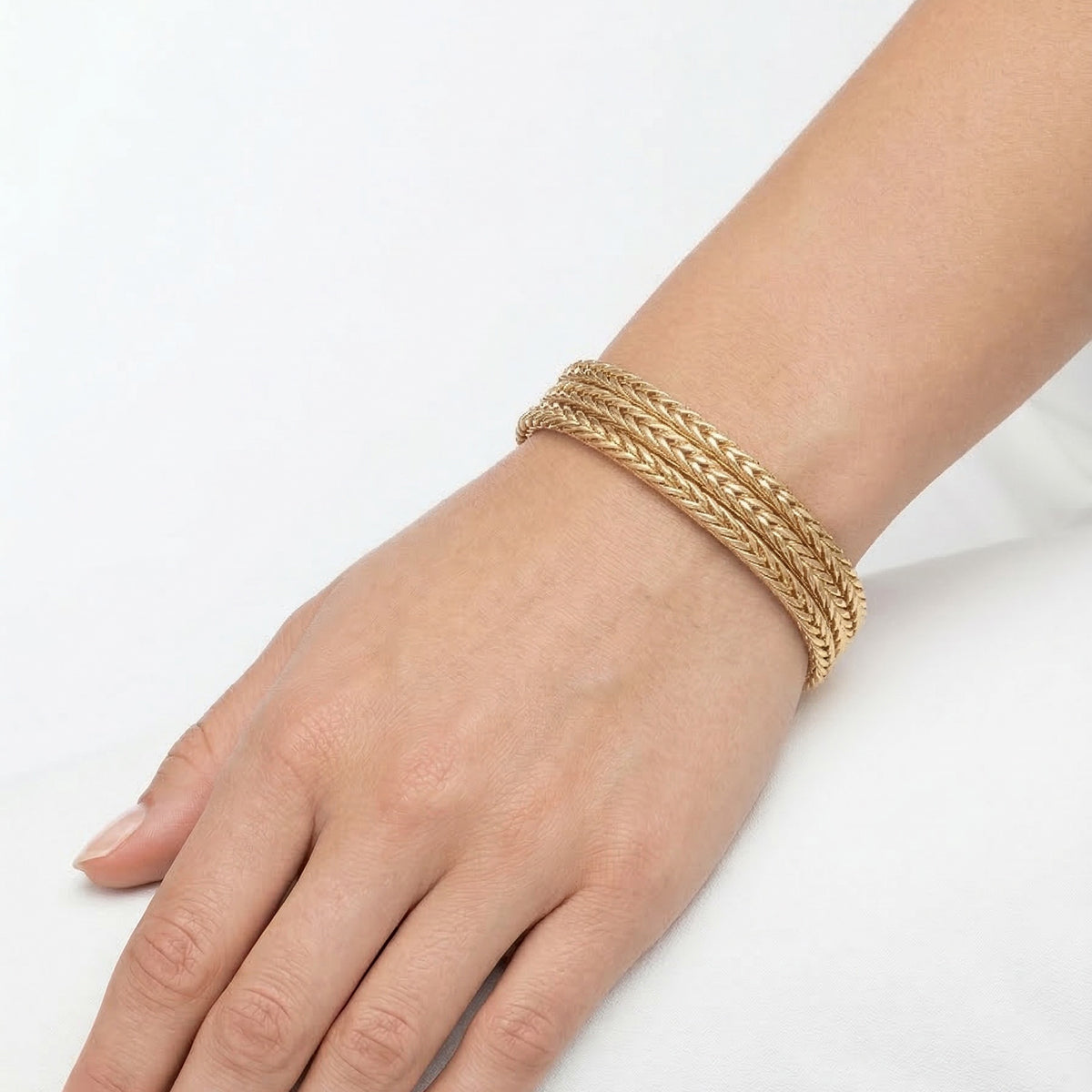 PULSERA COLOR  DORADO, RALPH LAUREN, FORMA HILERAS TIPO FLEXIBLE VARIAS CADENAS , CIERRE TIPO CAJA, FAMILIA DONNELLY, CONTENIDO 1 PULSERA