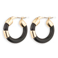 ARETES COLOR  DORADO, RALPH LAUREN, FORMA CIRCULAR  TIPO ARRACADA CON CAREY, CIERRE TIPO BISAGRA CON CLICK, FAMILIA PARK ROW RECOLOR, CONTENIDO 1 PAR DE ARETES