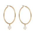 ARETES COLOR  DORADO, RALPH LAUREN, FORMA CIRCULAR  TIPO ARRACADA  CON IMITACIÃ“N PERLA, CIERRE TIPO BISAGRA CON CLICK, FAMILIA REGINA, CONTENIDO 1 PAR DE ARETES