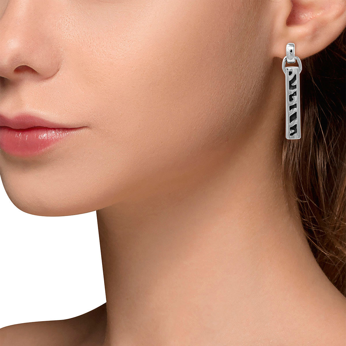 ARETES NINE WEST ANIMAL INSTINCT PLATA