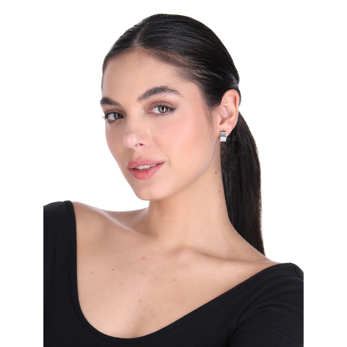 ARETES NINE WEST PAVE SOCIAL PLATEADO