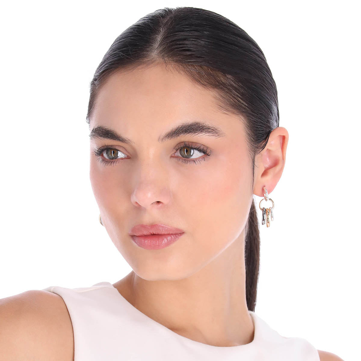 ARETES NINE WEST COLOR PLATEADO FORMA CIRCULAR 19G04198