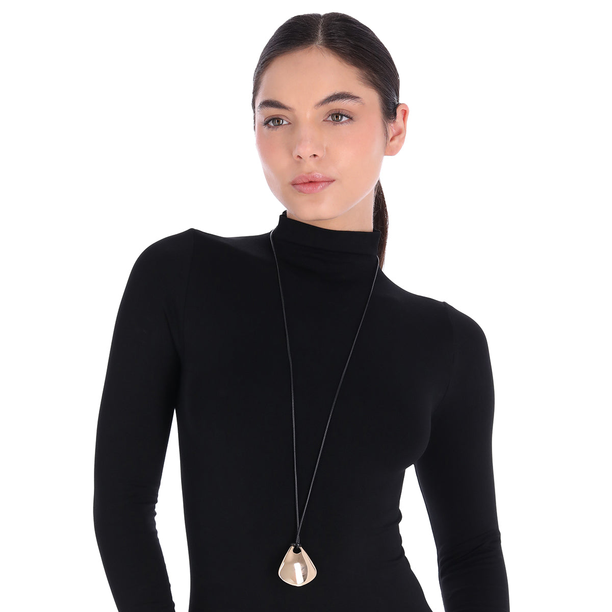 COLLAR NINE WEST COLOR PLATEADO FORMA CIRCULAR 19N01483