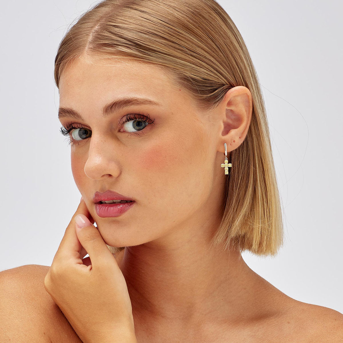 ARETE SOLITIARIO BROSWAY COLOR PLATEADO FORMA ARRACADA FEY09