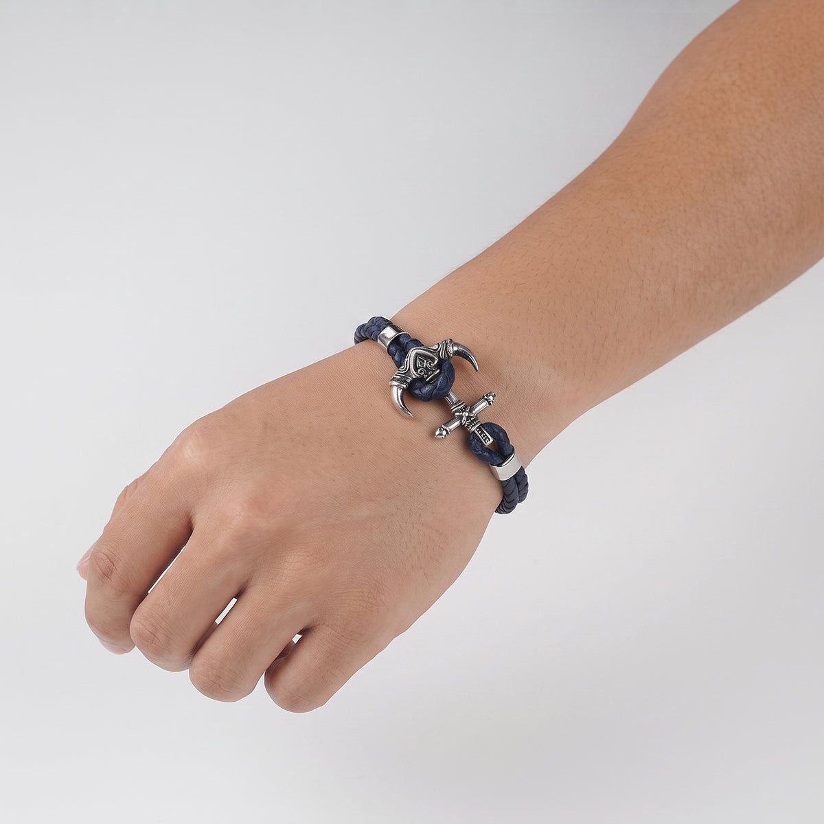 PULSERA  LEE COOPER CABALLERO COLOR PLATEADO FORMA ANCLA LC.B.02209.350